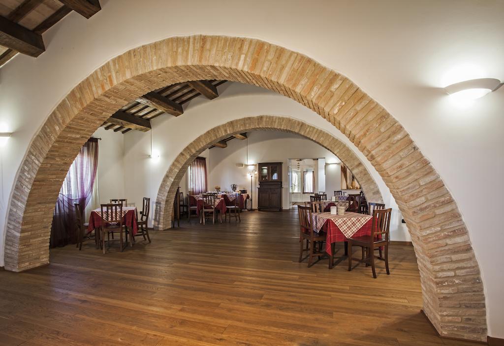 Il Ristoro Del Viandante Hotel Offagna Bagian luar foto